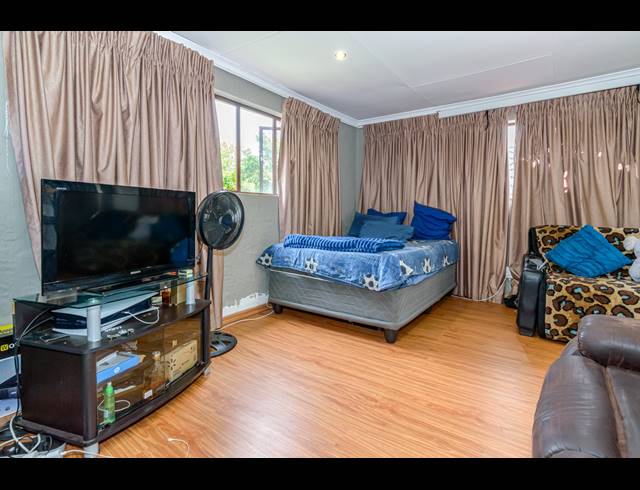 4 BEDROOM HOUSE FOR SALE IN WATERFORD ESTATES